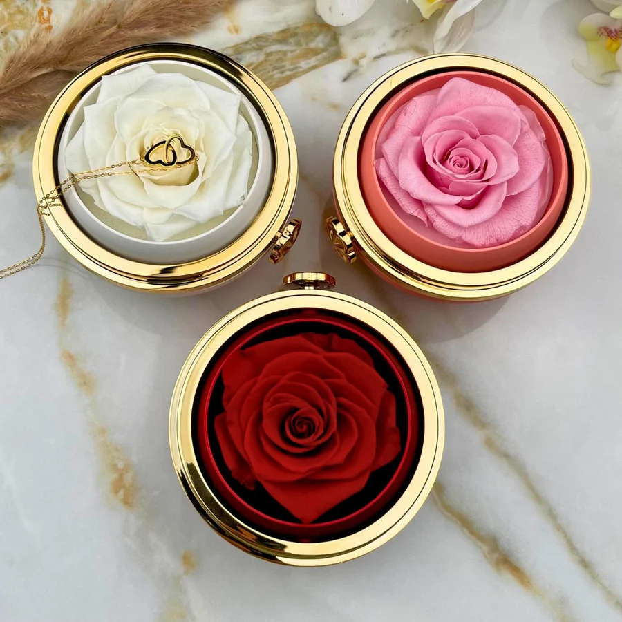 Preserved roses in different colors